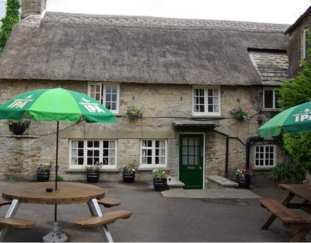 Ducklington The Bell Inn المظهر الخارجي الصورة